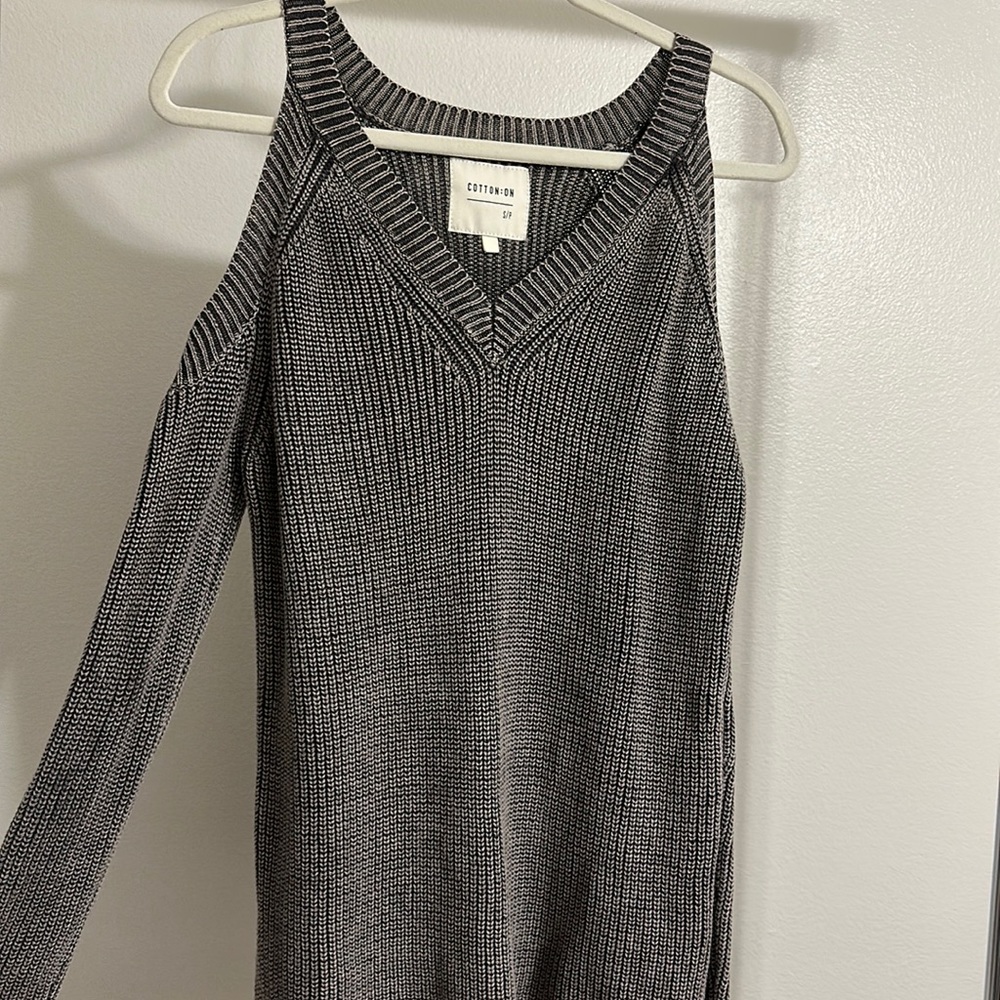 Gray long sleeve knit top with open shoulders